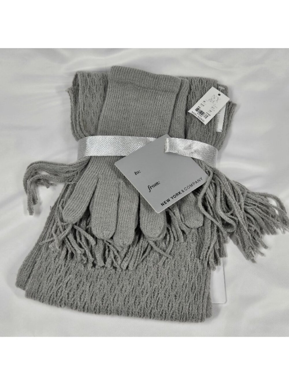 NWT NY & Company Women's Scarf and Glove Gift Set Gray Acrylic